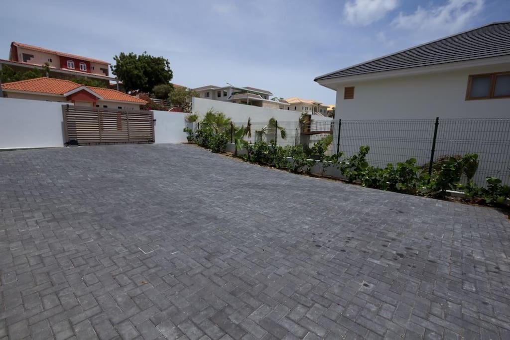 Goudhaen Luxury Private Apartments Jan Thiel Beach מראה חיצוני תמונה